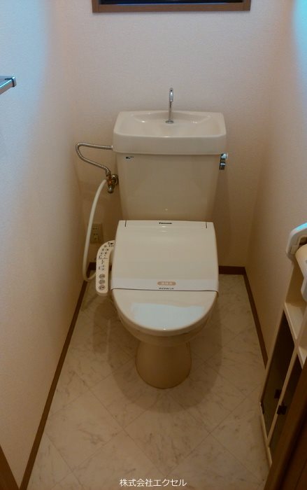 トイレ　同建物別室の写真です。