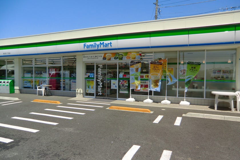 コンビニ　ファミリーマート 春江町二丁目店（コンビニ）まで2007m