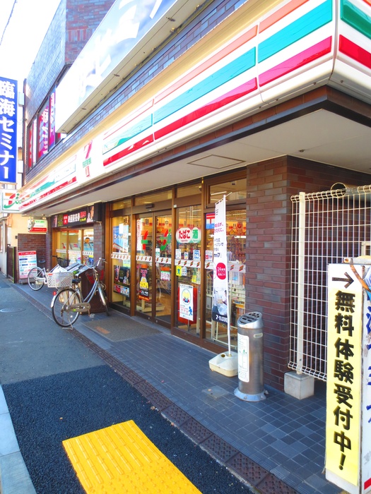 コンビニ　セブンイレブン（コンビニ）まで130m