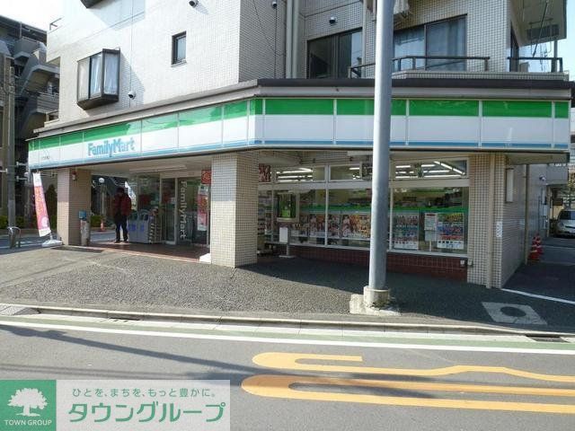 コンビニ　ファミリーマート（コンビニ）まで557m
