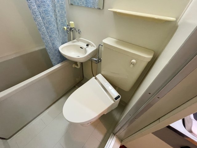 トイレ　浴室内にトイレがあります☆