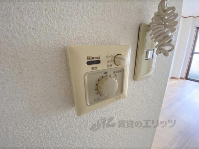 その他設備　給湯器リモコン