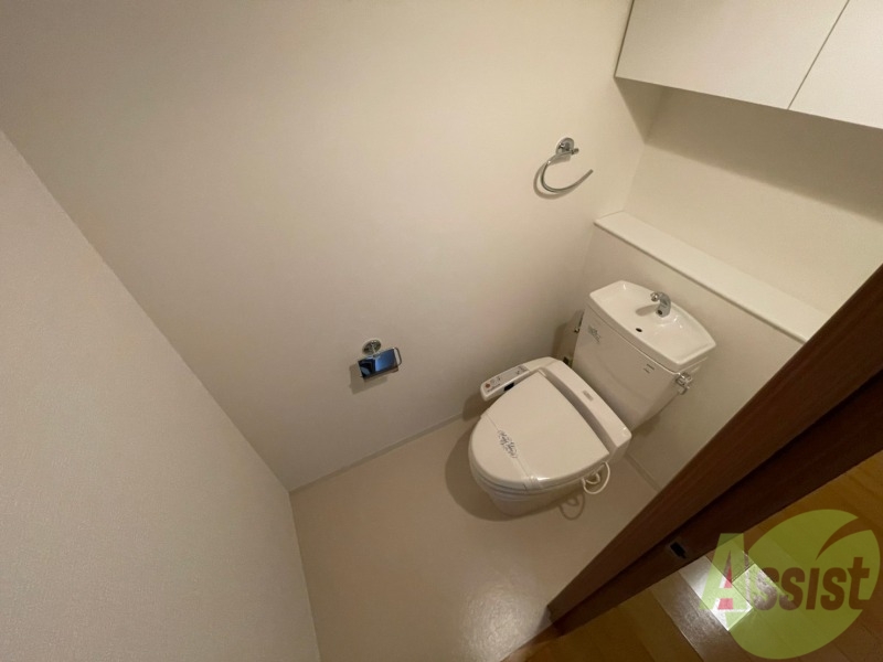トイレ　ウォシュレット機能がついたトイレです。安心して使用できます。
