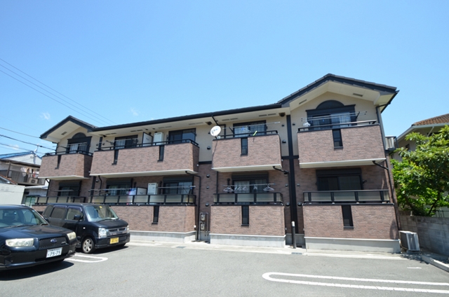 建物外観　モダン風な雰囲気を醸し出させるハイツ！日当たりも良い物件！