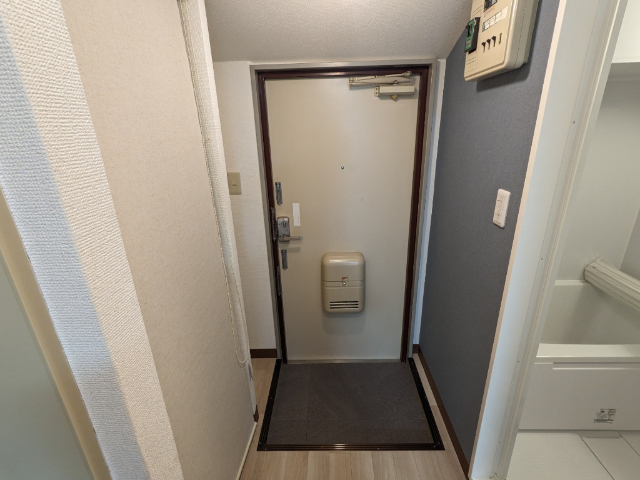 玄関　※別号室参考写真