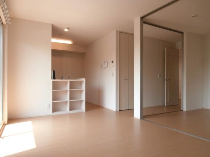 居室・リビング　お写真は、別のお部屋のものです。