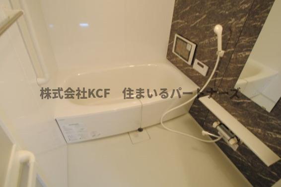 バス・シャワールーム　落ち着いた空間のお風呂です