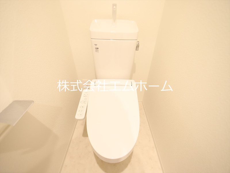 トイレ　温水洗浄便座
