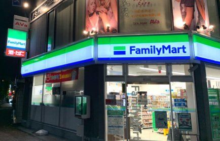 コンビニ　ファミリーマート玉造駅前店（コンビニ）まで240m