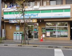 コンビニ　ファミリーマート滝野川店（コンビニ）まで317m