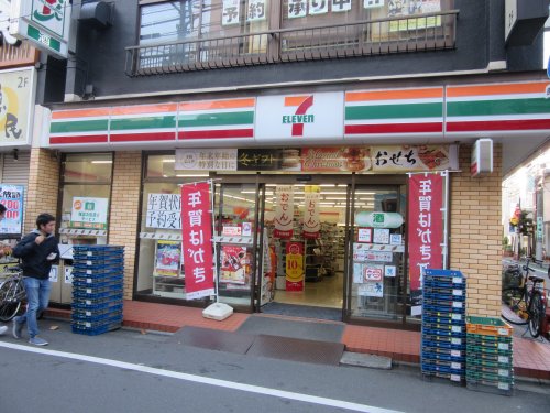 コンビニ　セブン-イレブン北区滝野川６丁目店（コンビニ）まで684m