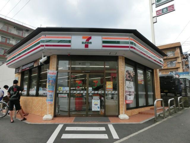コンビニ　セブンイレブン（コンビニ）まで470m