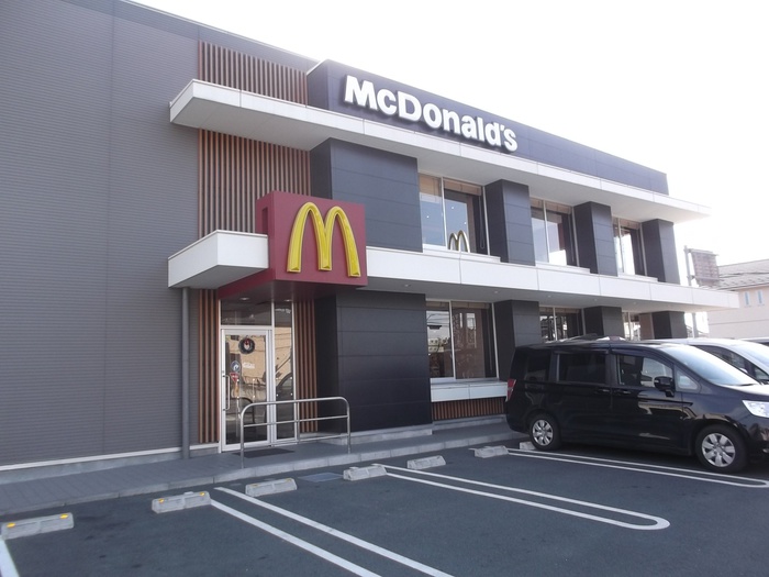飲食店　マクドナルド（飲食店）まで576m
