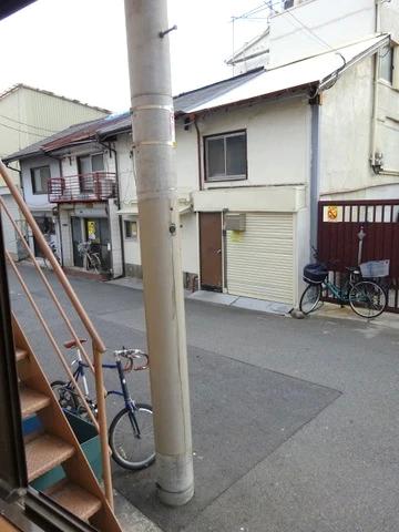 エントランス　階段付近（^^♪