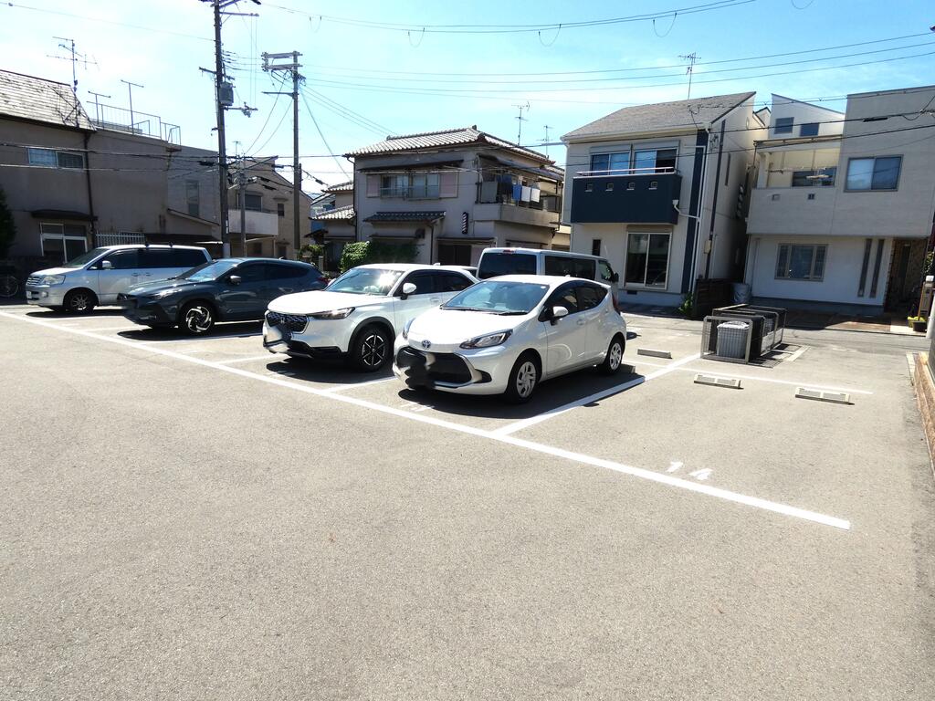 駐車場　近隣に大型の駐車場を完備です☆（要確認）