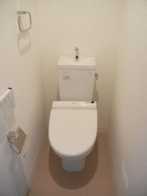 みなとみらい線 馬車道駅 徒歩4分 7階建 築15年のトイレ写真