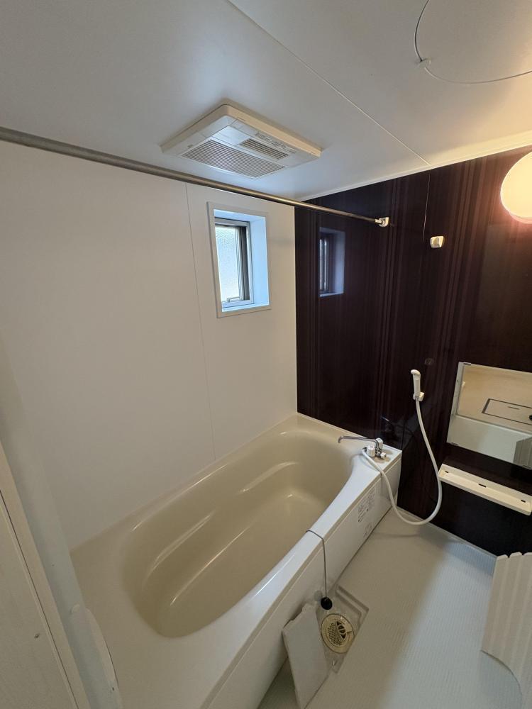 バス・シャワールーム　写真は別部屋です。反転タイプ。