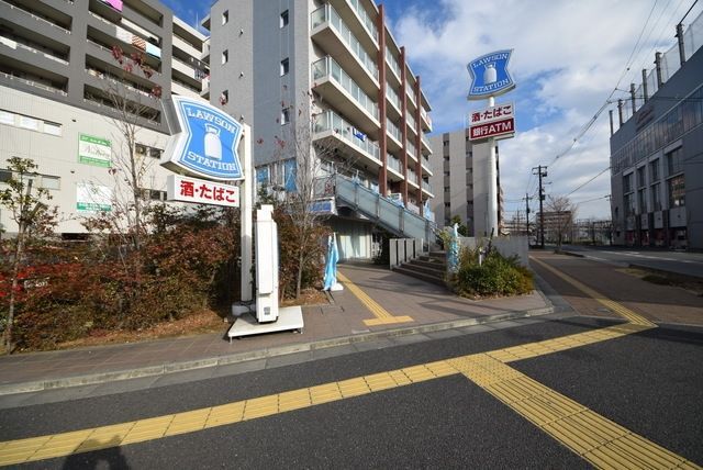 コンビニ　ローソン北戸田駅西口店（コンビニ）まで748m