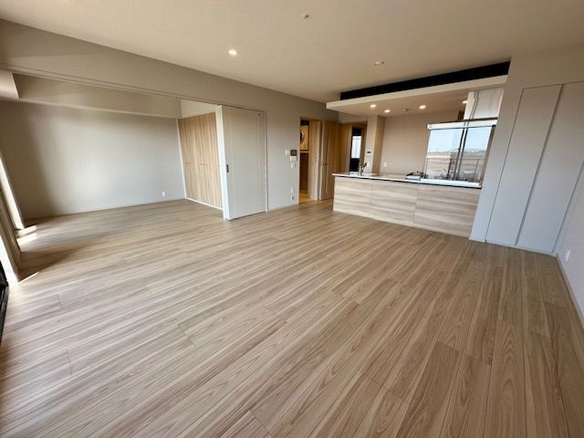 西鉄貝塚線 香椎花園前駅 徒歩34分 6階建 築2年の居間写真
