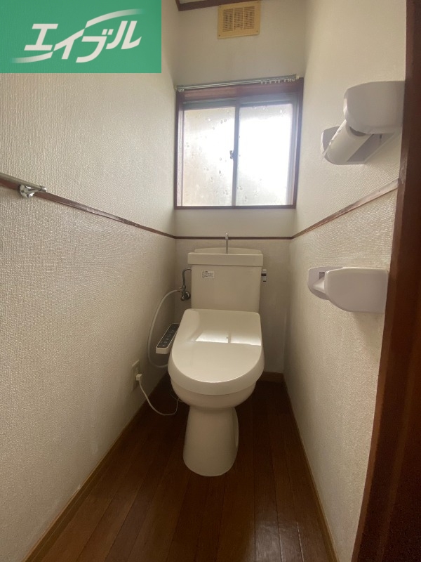 学南町戸建のトイレ写真