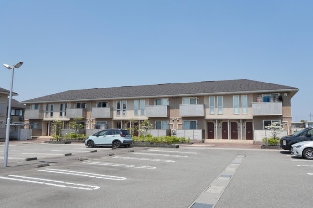 建物外観　落ち着いた雰囲気の外観です