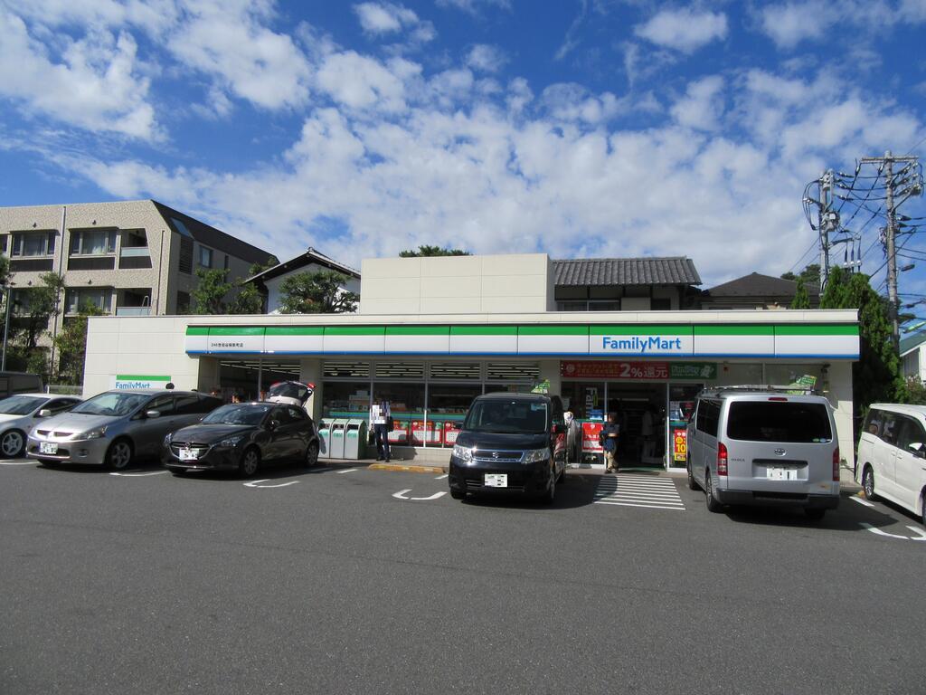 コンビニ　ファミリーマート246世田谷桜新町店（コンビニ）まで305m