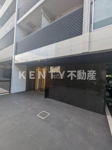 エントランス　落ち着いたエントランスです