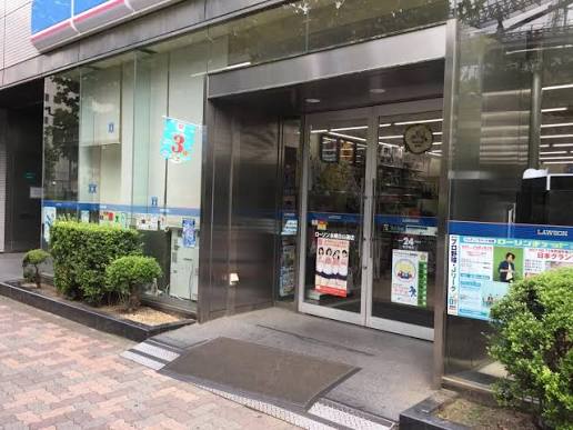 コンビニ　ローソン本郷四丁目白山通店（コンビニ）まで519m