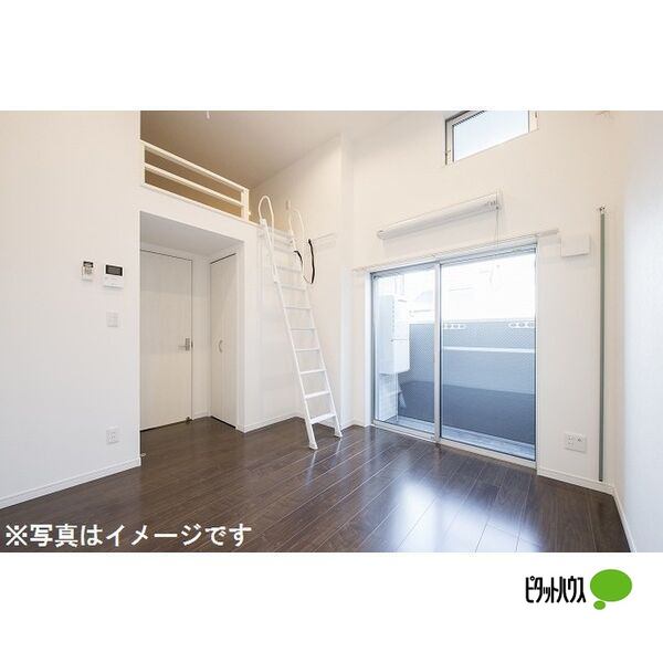 居室・リビング　同物件別部屋