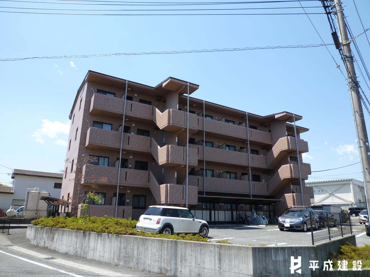 建物外観　南向きバルコニーで日当たり良好