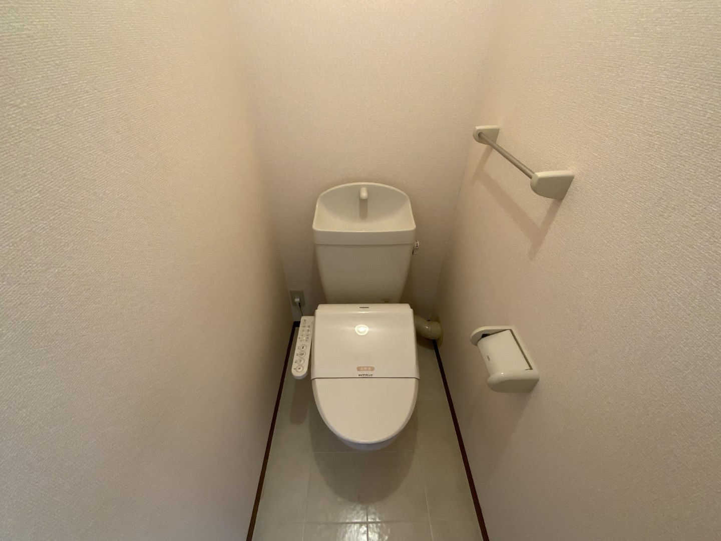 トイレ　参考写真　温水洗浄便座