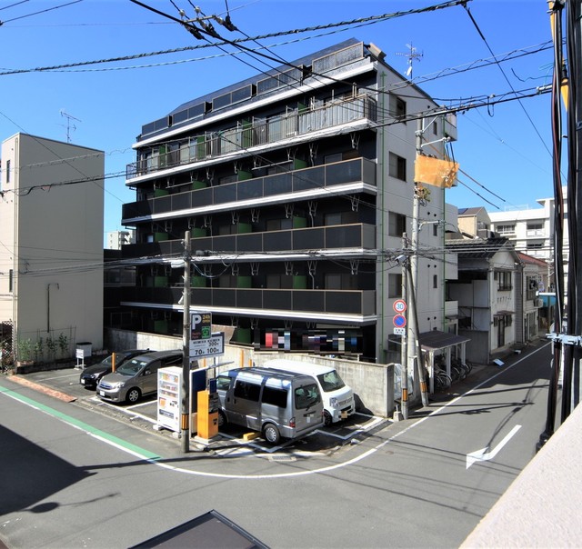 松山市木屋町のマンションの建物外観