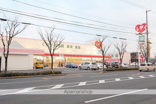 ドラックストア　くすりのレディ今里店（ドラッグストア）まで746m