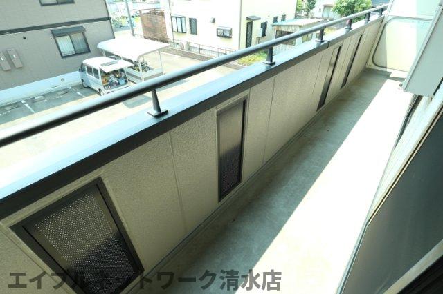 バルコニー　陽当たり良好なバルコニーです