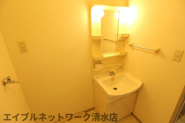 洗面設備　忙しい朝には欠かせない洗面所です