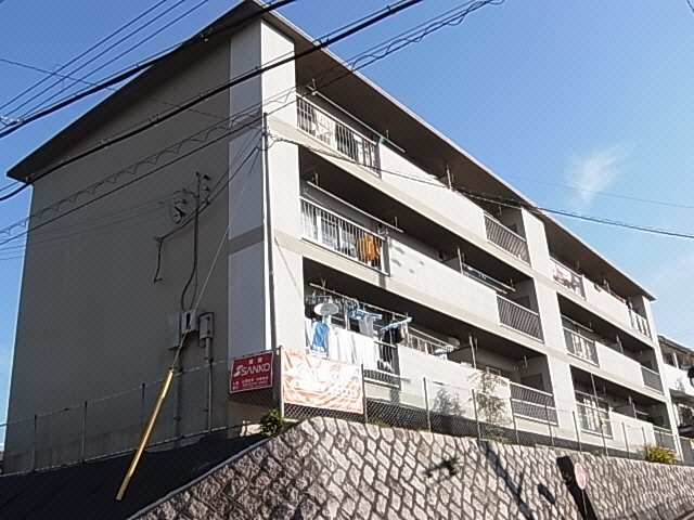 奈良市学園南のマンションの建物外観