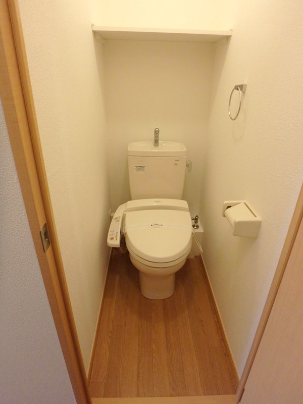 トイレ　温水洗浄便座です