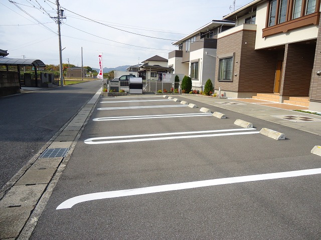 【サン　ビレッジの駐車場】