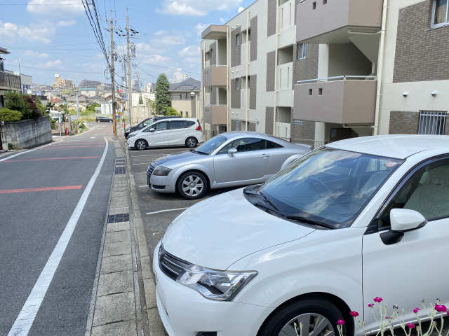 【サニーコート南山の駐車場】