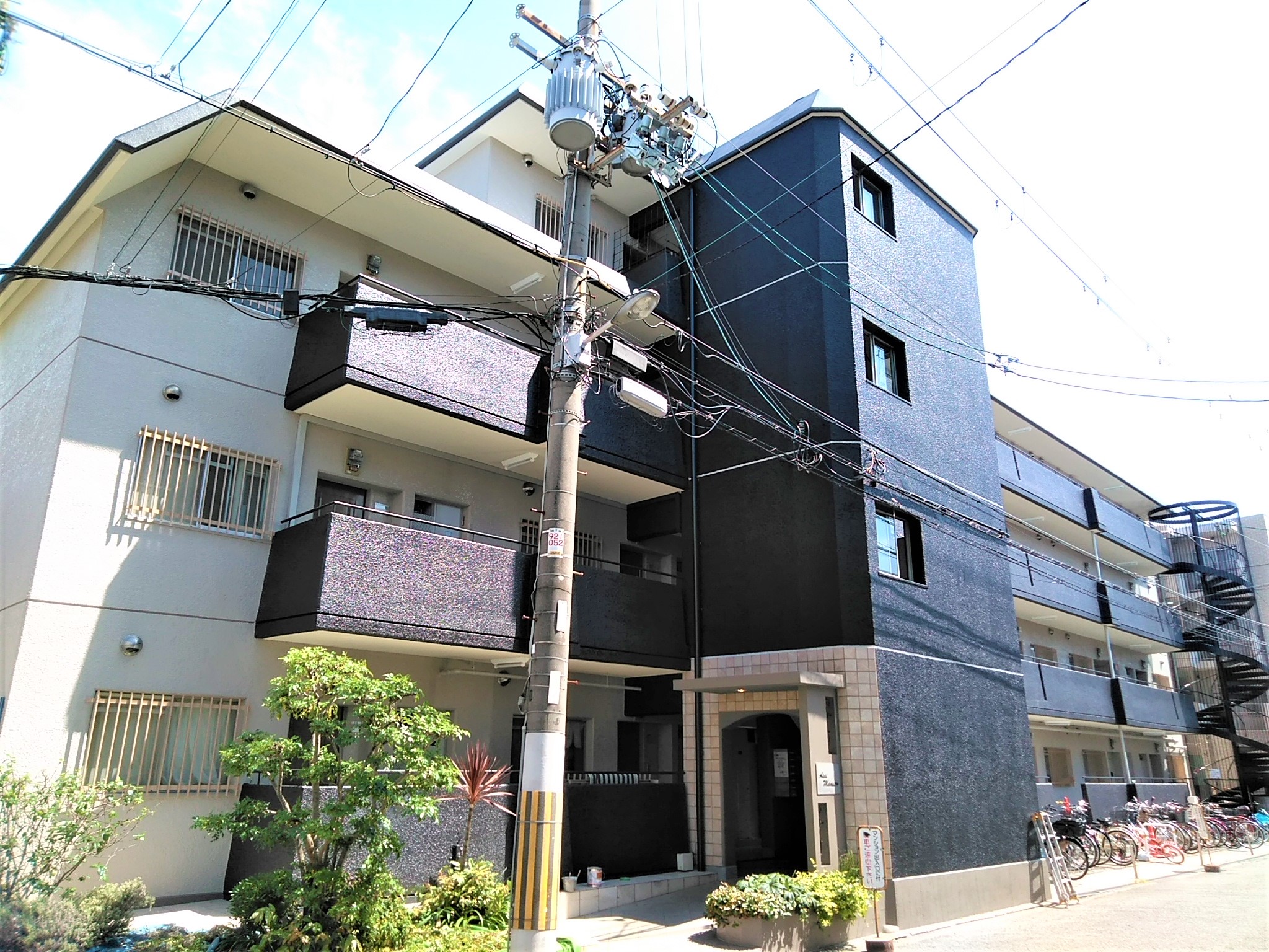 浅井マンションの建物外観