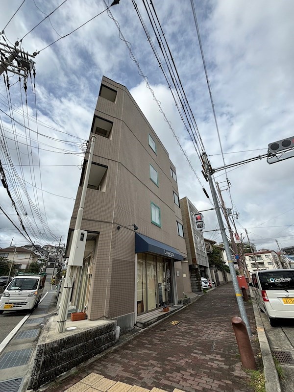 神戸市垂水区仲田のマンションの建物外観