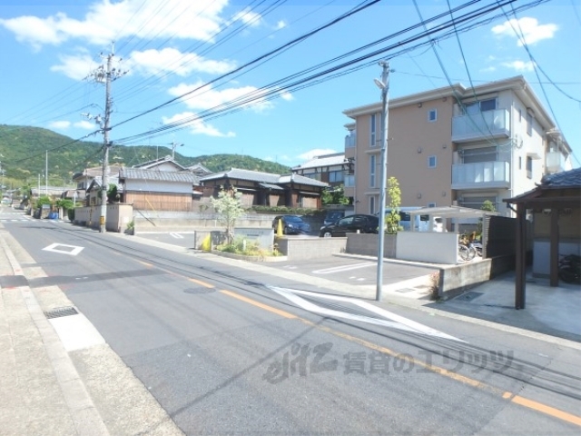 【京都市伏見区日野西風呂町のアパートの建物外観】