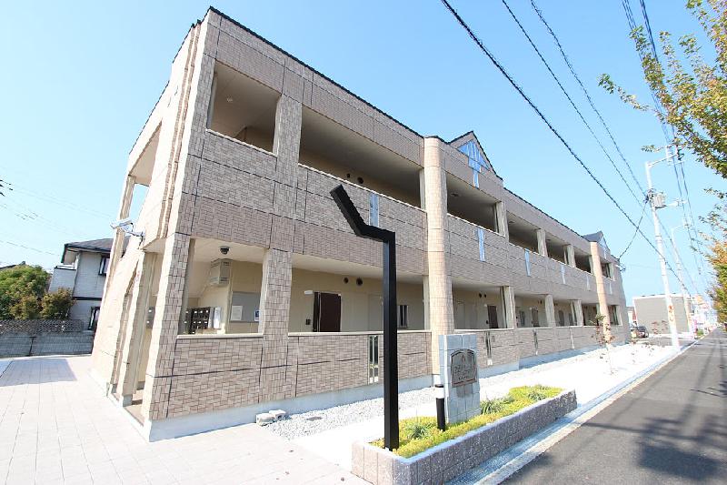 高松市鹿角町のアパートの建物外観