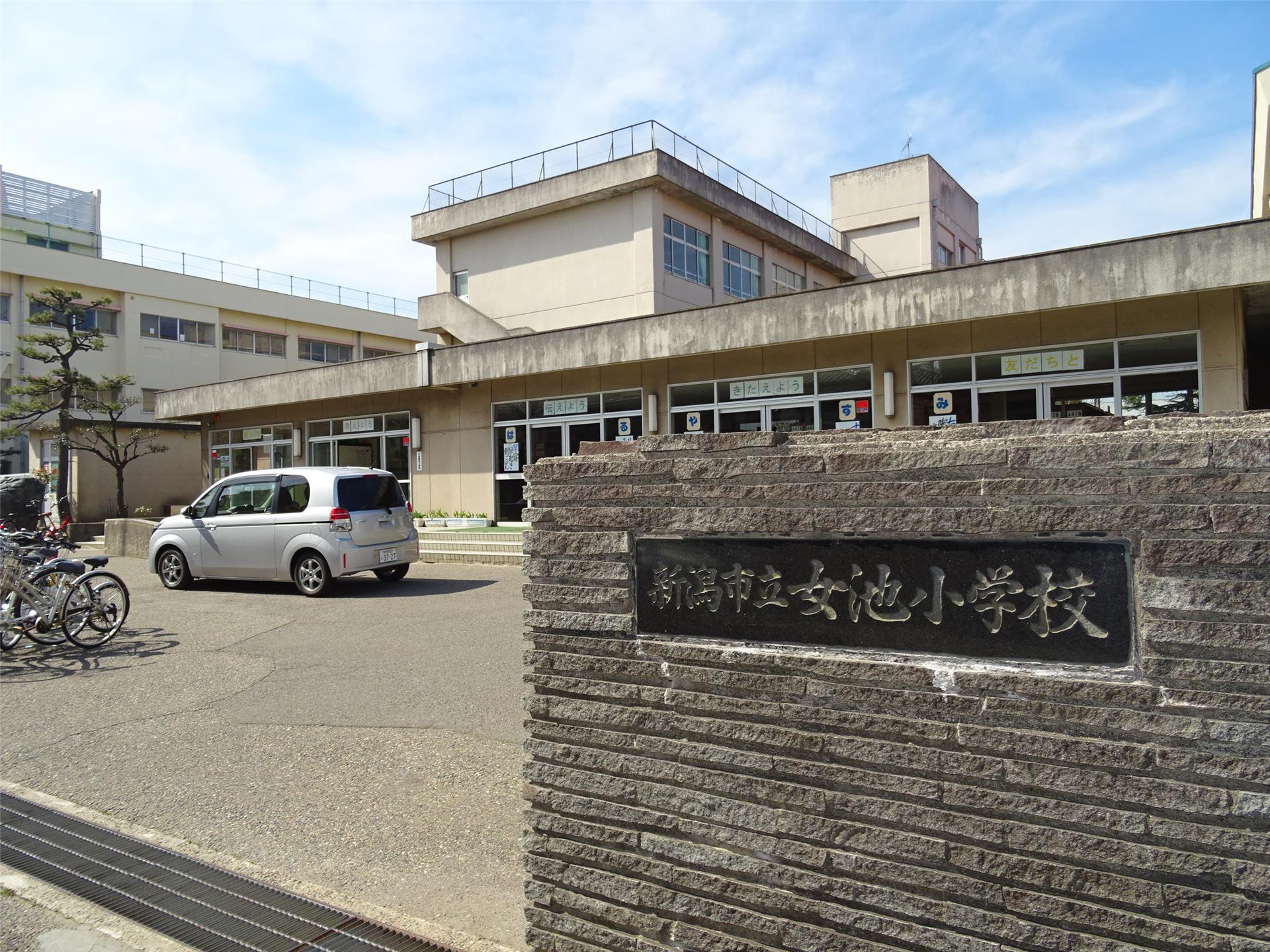 【グランフォーム女池の小学校】