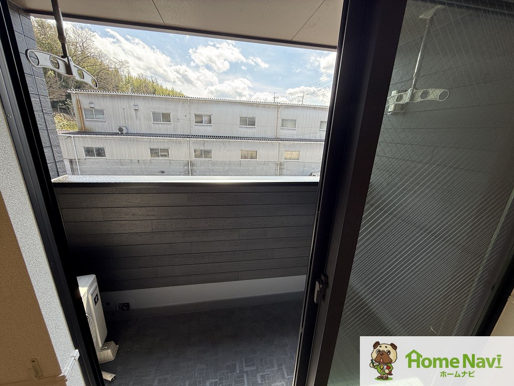 バルコニー　南向きで日当たり良好です。