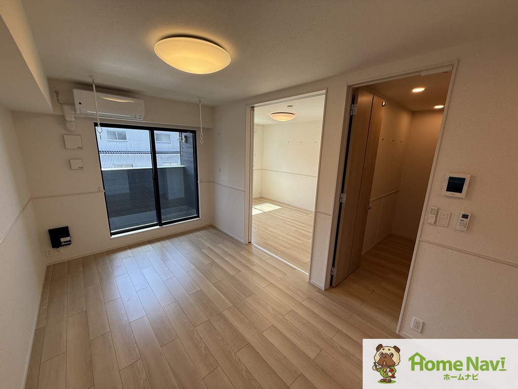 居室・リビング　明るいＬＤＫ12.2帖。エアコン付き。