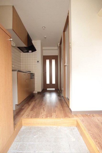 玄関　写真は別号室のものです。