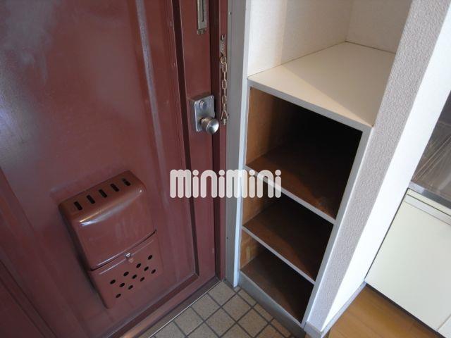 玄関　下駄箱付き