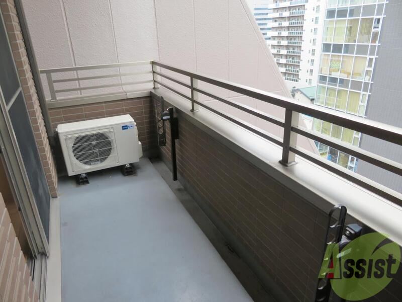 バルコニー　広めのバルコニーです。角部屋なのも良いですね。