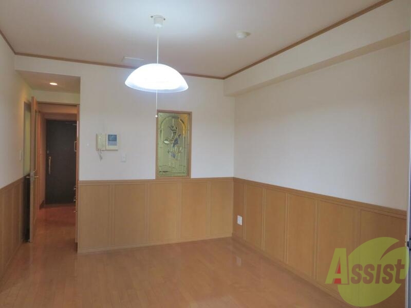 居室・リビング　リビングが広めのお部屋となっています。陽もよく入ります。